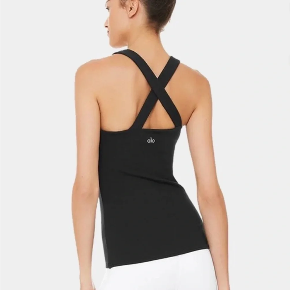 ALO Yoga: Elevate Tank with Cross-Back - Picture 2 of 3